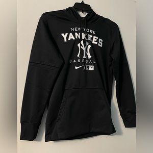 Nike New York Yankees Therma Pullover Hoodie Men’s Size Small Retail =$90